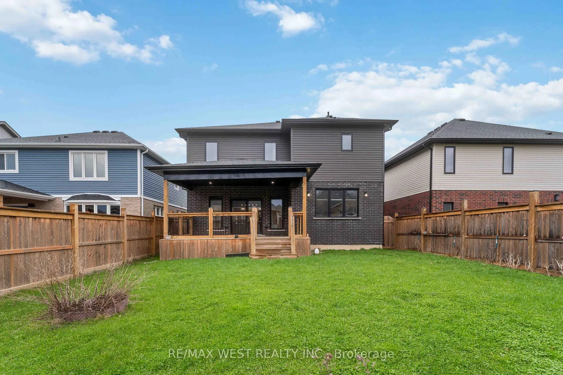 Photo 29 of 210 S Pelham Road, Welland, Coyle Creek — HOMEH