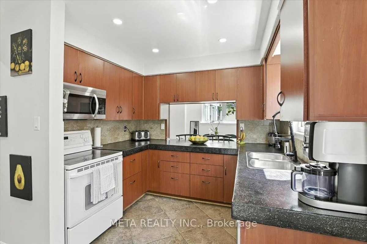 Photo 15 of 1567 Jaywin Circle, Pickering, Village East — HOMEH