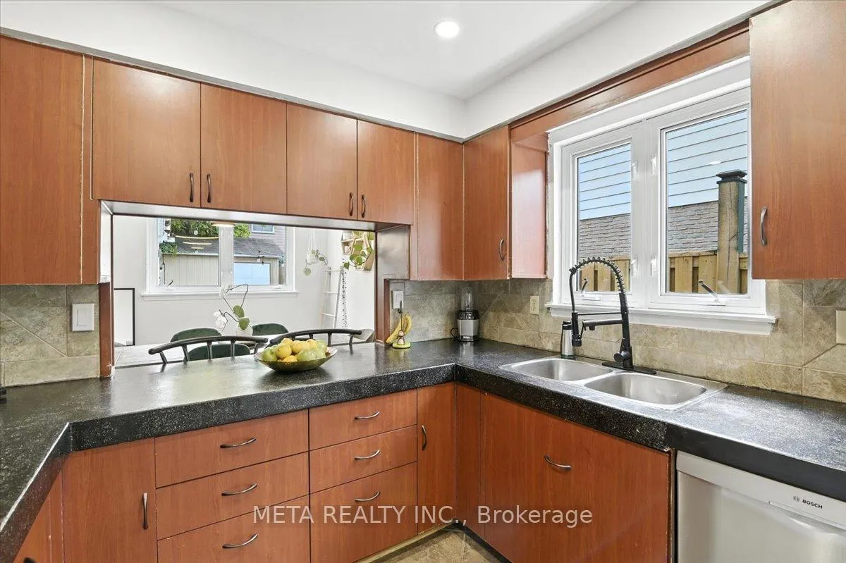 Photo 18 of 1567 Jaywin Circle, Pickering, Village East — HOMEH
