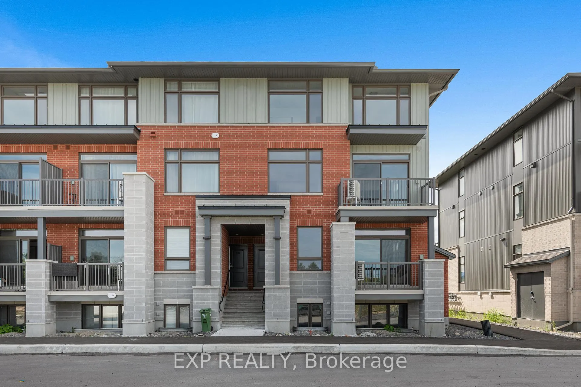 Photo 1 of 815 Silhouette Private, Ottawa, Barrhaven - Cedargrove/Fraserdale — HOMEH