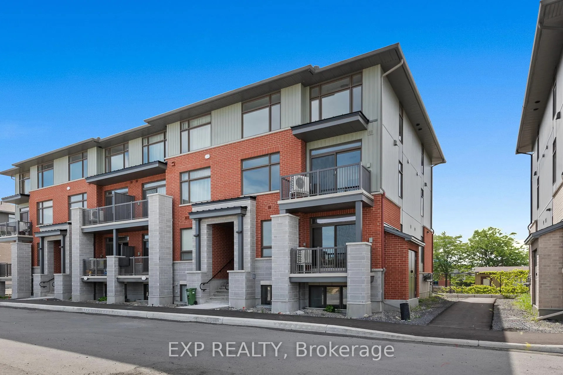 Photo 2 of 815 Silhouette Private, Ottawa, Barrhaven - Cedargrove/Fraserdale — HOMEH