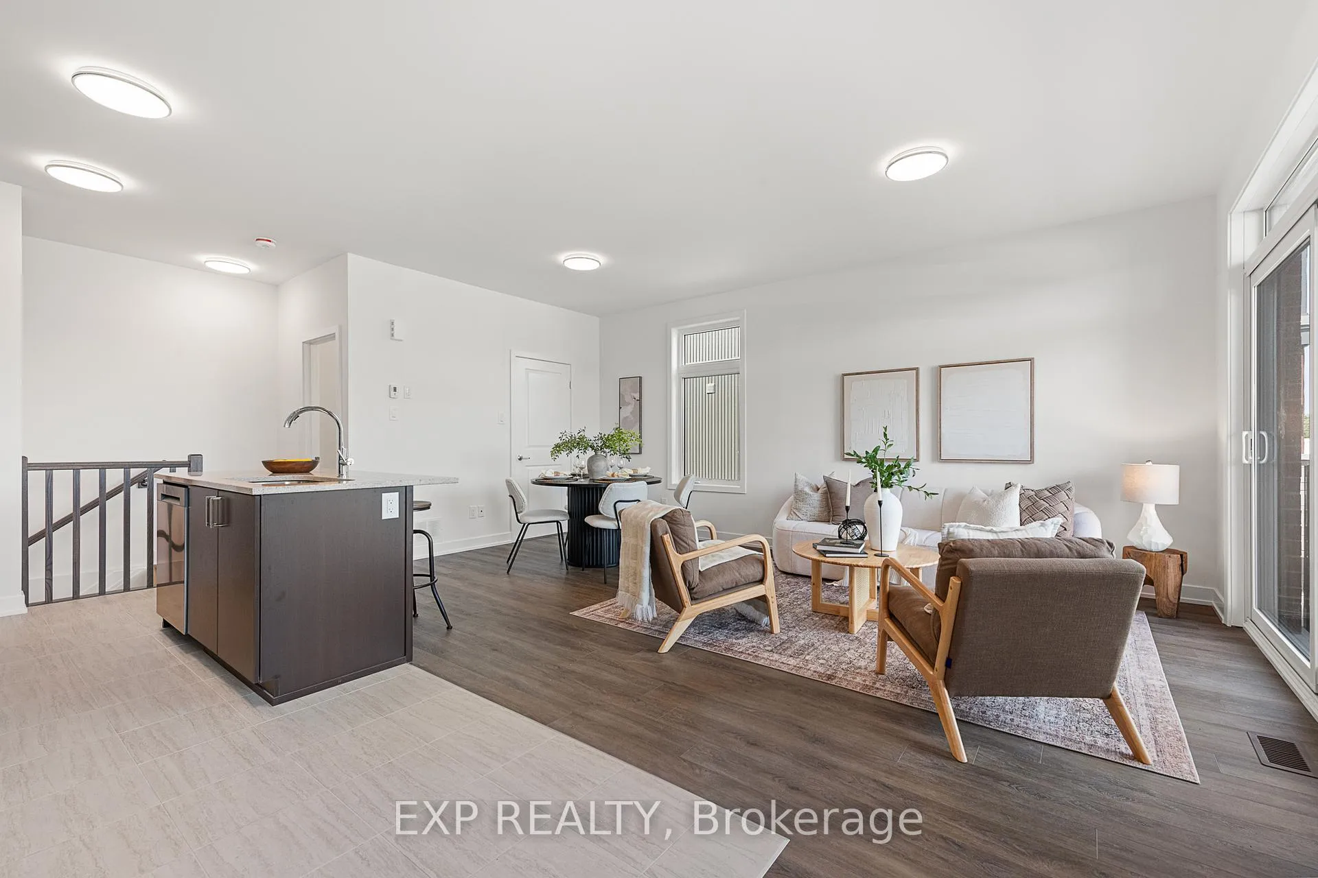 Photo 5 of 815 Silhouette Private, Ottawa, Barrhaven - Cedargrove/Fraserdale — HOMEH