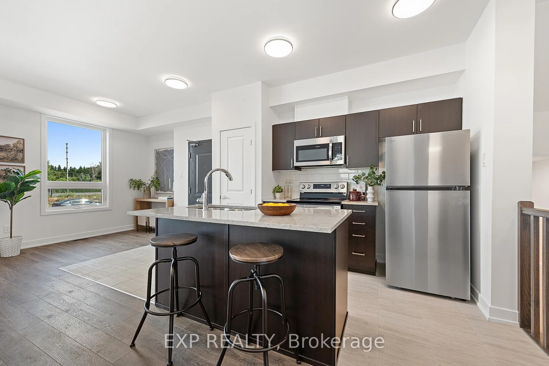 Photo 11 of 815 Silhouette Private, Ottawa, Barrhaven - Cedargrove/Fraserdale — HOMEH