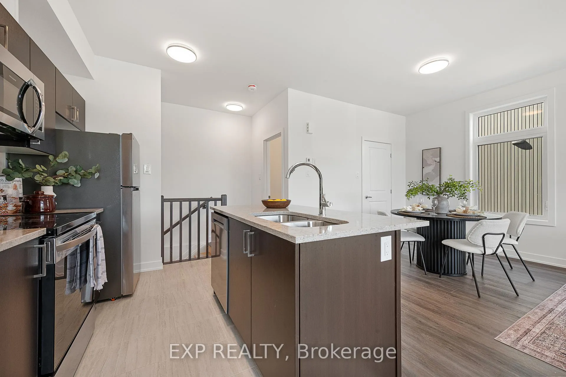 Photo 15 of 815 Silhouette Private, Ottawa, Barrhaven - Cedargrove/Fraserdale — HOMEH