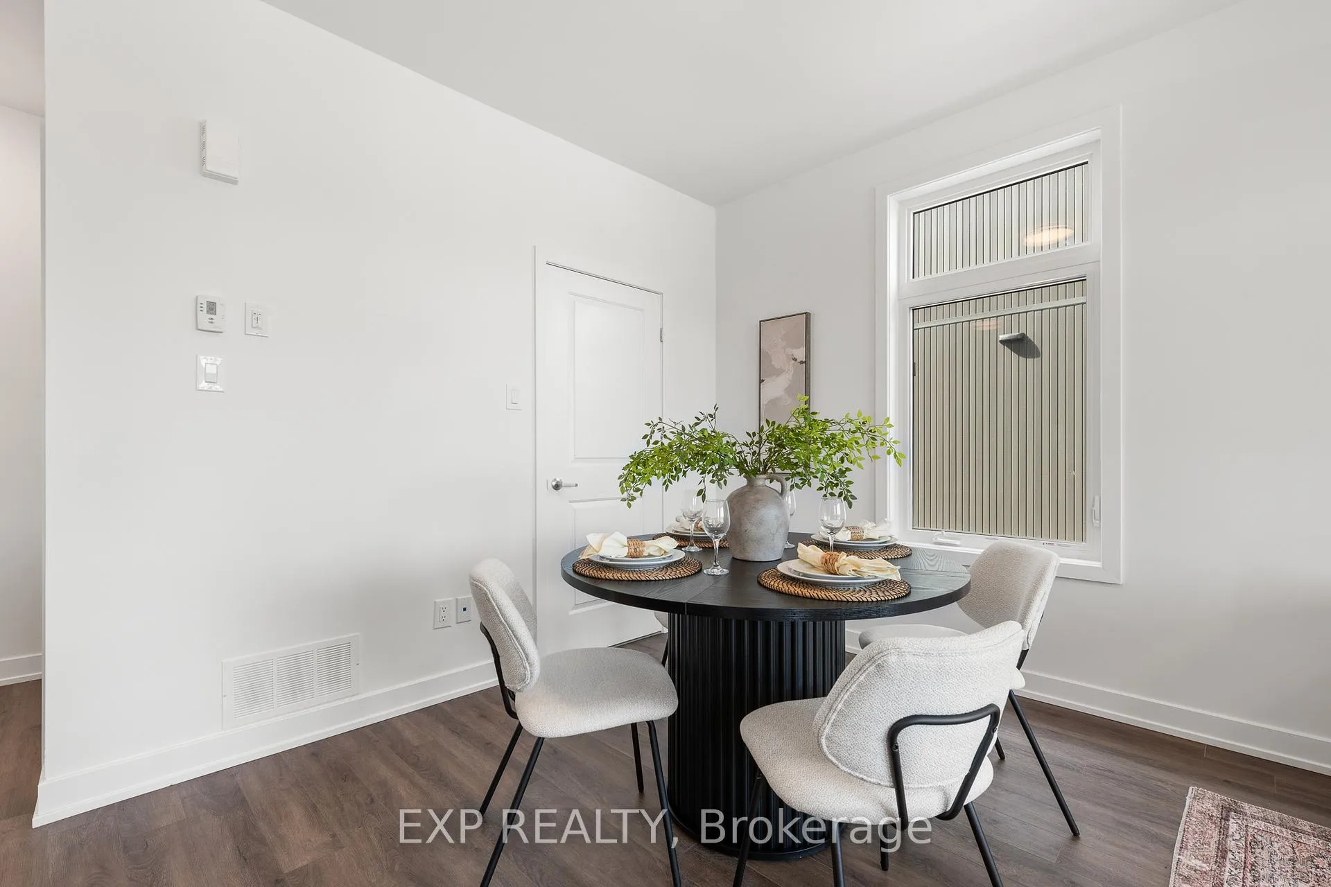 Photo 16 of 815 Silhouette Private, Ottawa, Barrhaven - Cedargrove/Fraserdale — HOMEH
