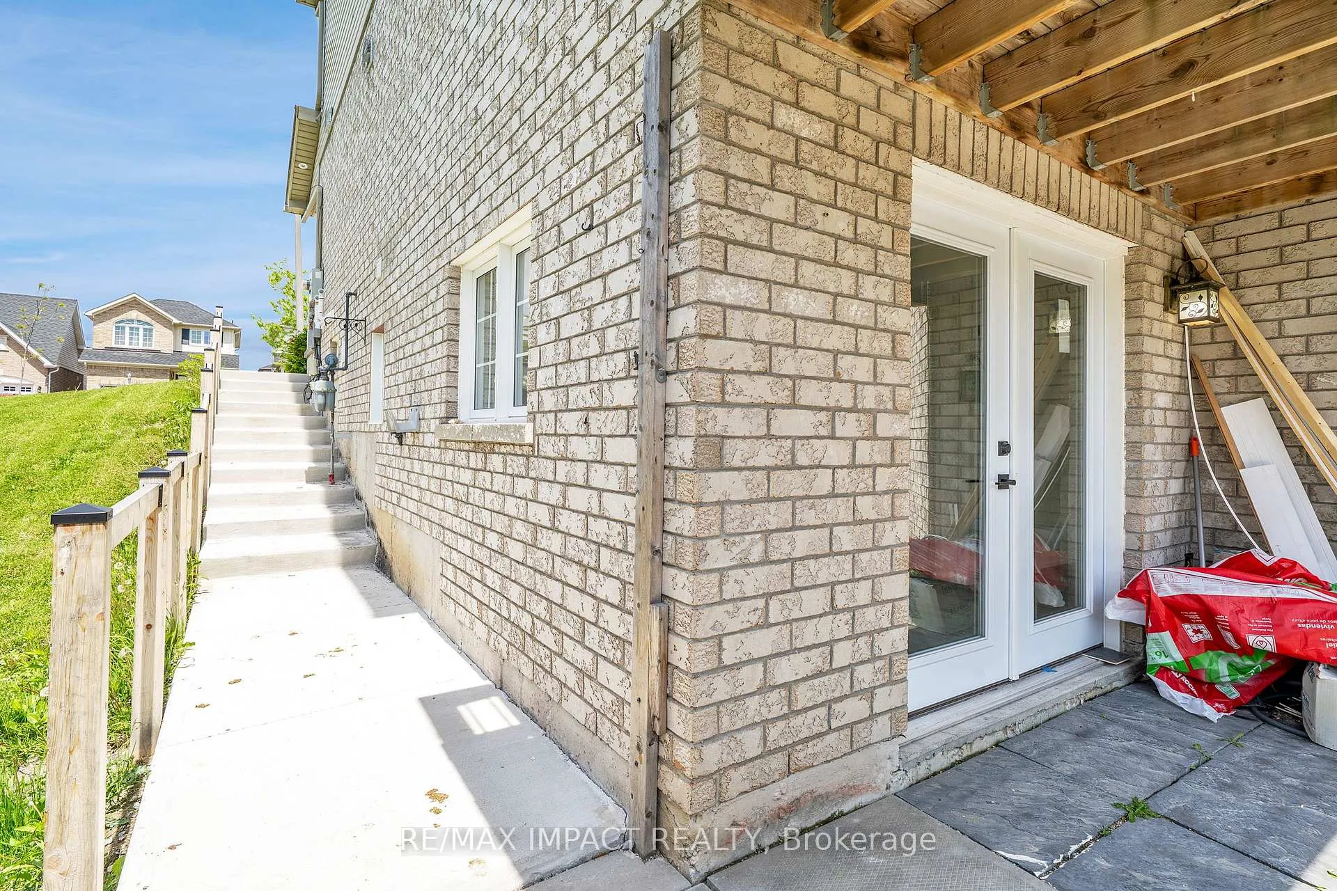 Photo 2 of Unit Basement, 537 Luple Avenue, Oshawa, Samac — HOMEH
