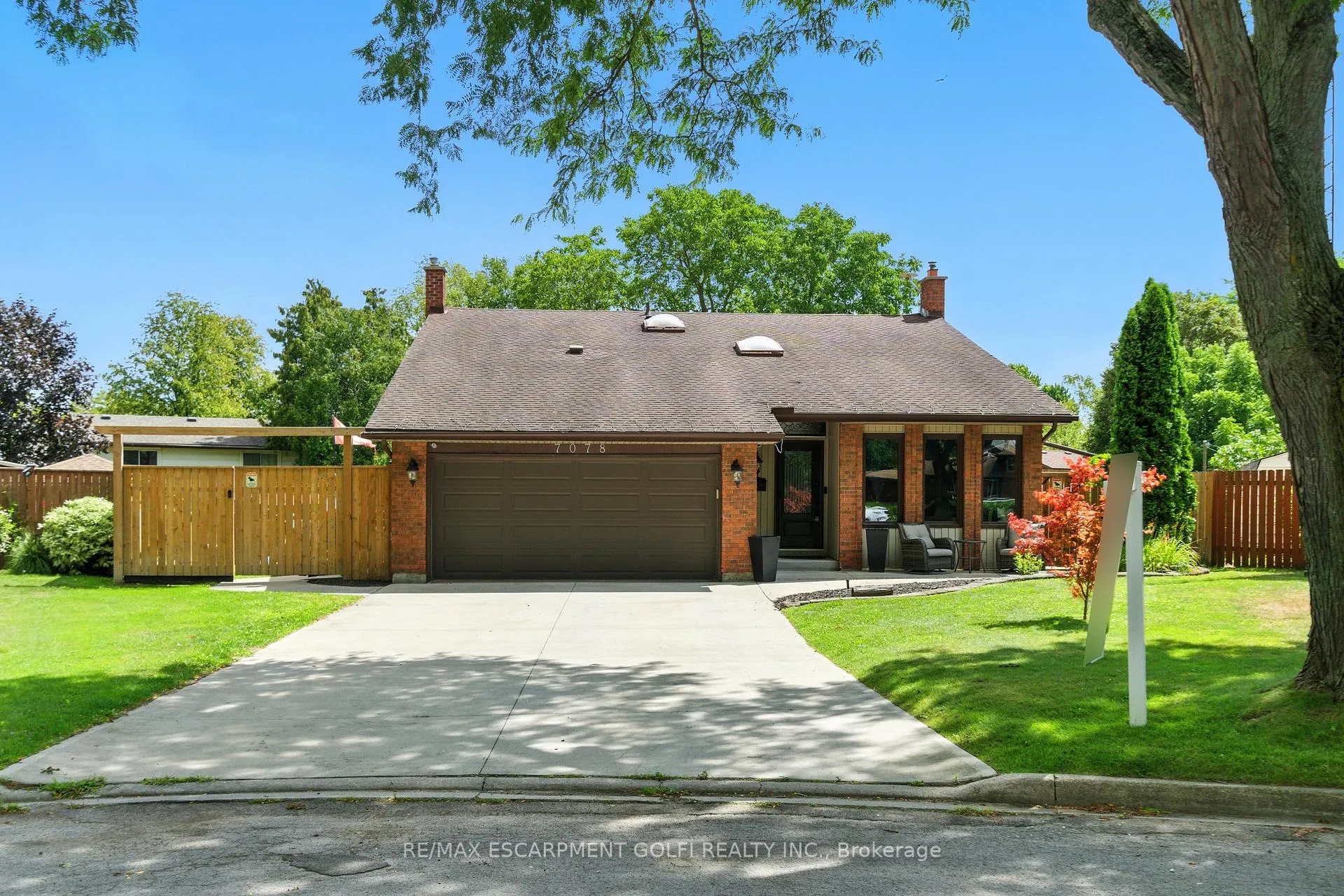 Front of 7078 Rosseau Place