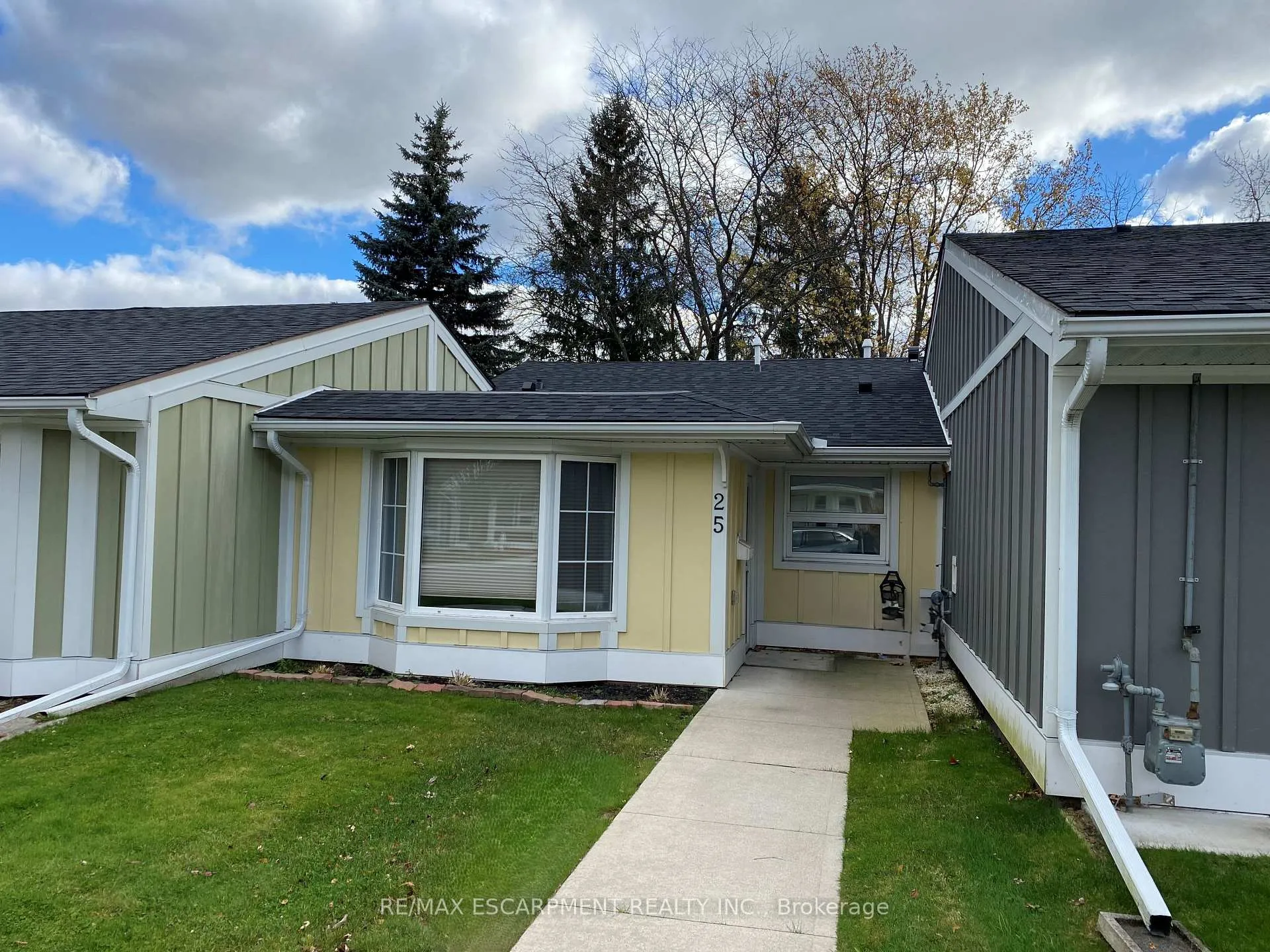 Photo 1 of 25 Szollosy Circle, Hamilton, Kennedy — HOMEH