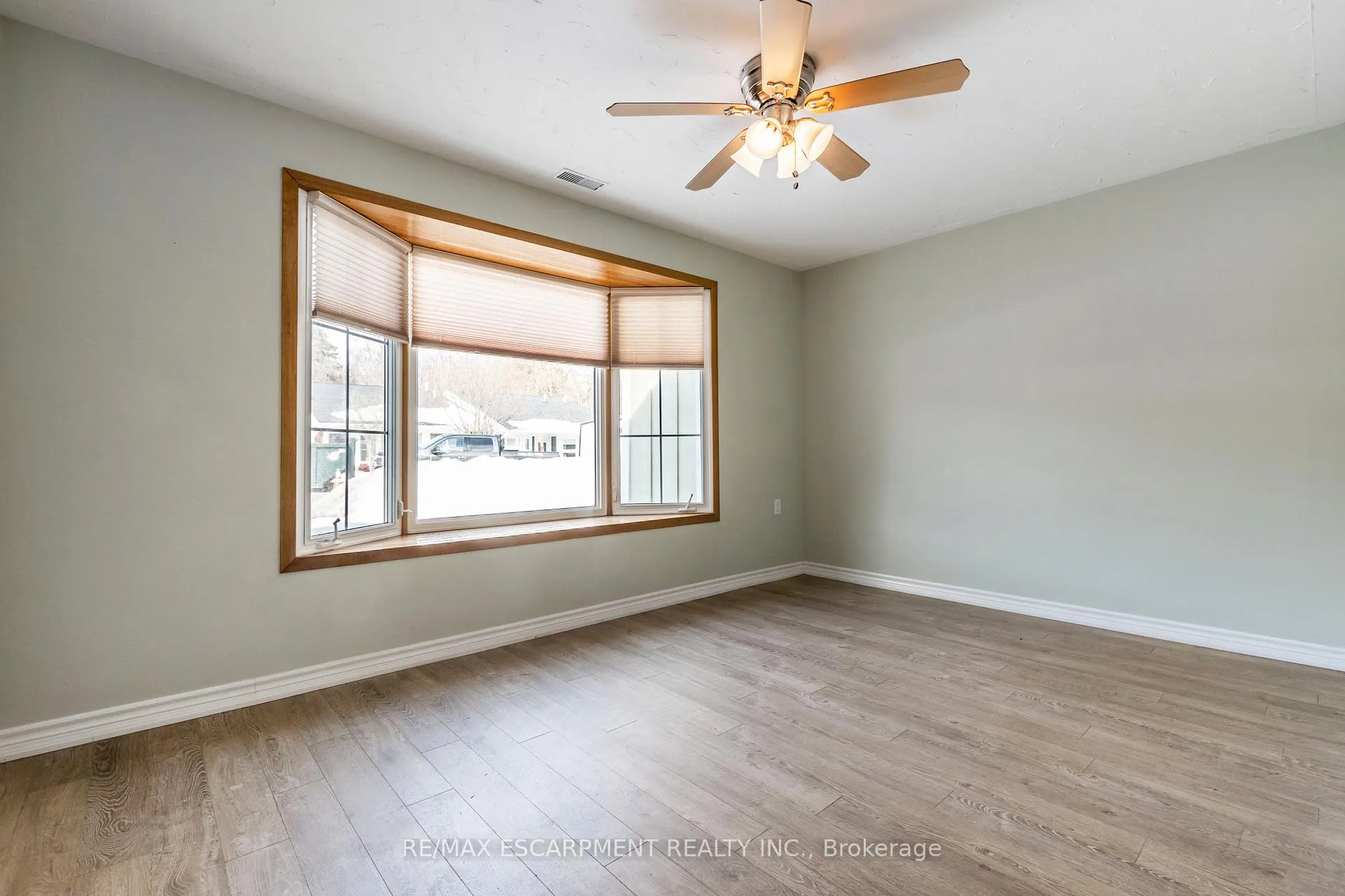 Photo 3 of 25 Szollosy Circle, Hamilton, Kennedy — HOMEH