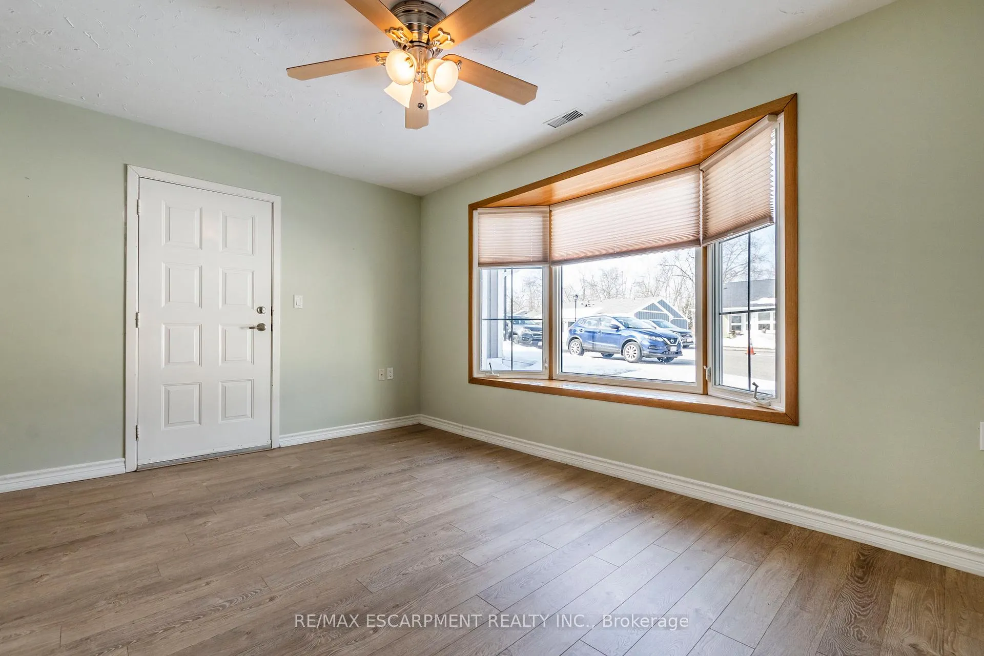 Photo 4 of 25 Szollosy Circle, Hamilton, Kennedy — HOMEH