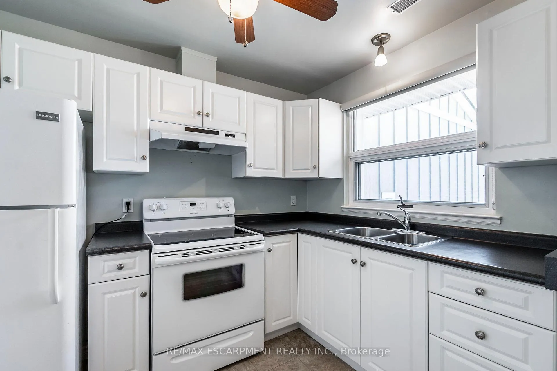 Photo 5 of 25 Szollosy Circle, Hamilton, Kennedy — HOMEH