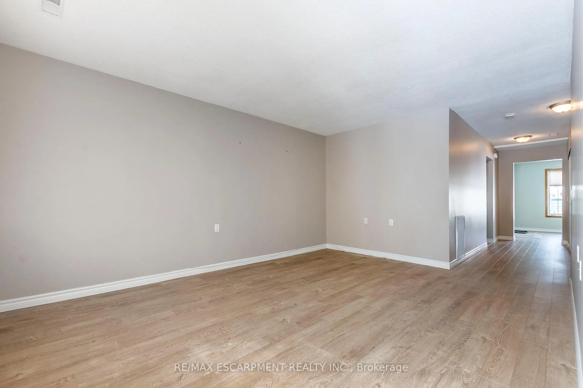 Photo 9 of 25 Szollosy Circle, Hamilton, Kennedy — HOMEH