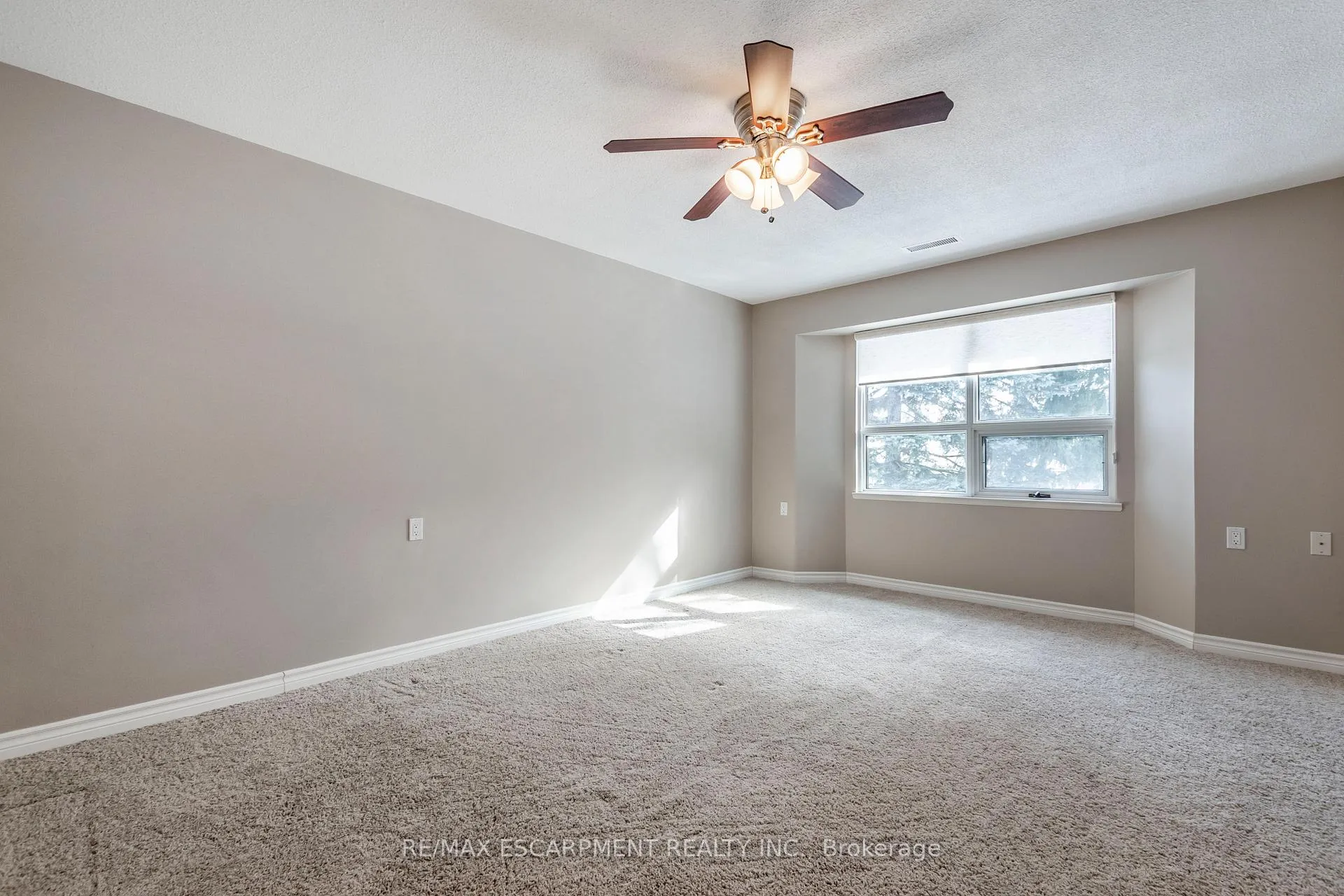 Photo 11 of 25 Szollosy Circle, Hamilton, Kennedy — HOMEH