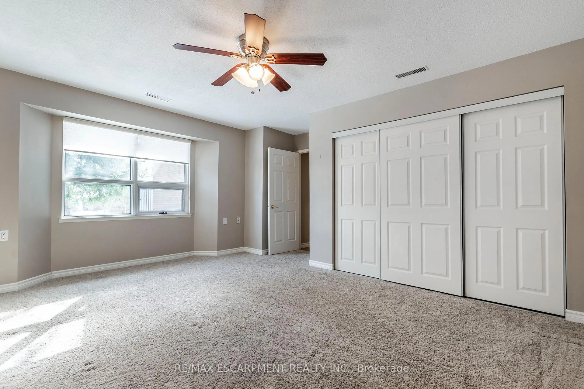 Photo 12 of 25 Szollosy Circle, Hamilton, Kennedy — HOMEH