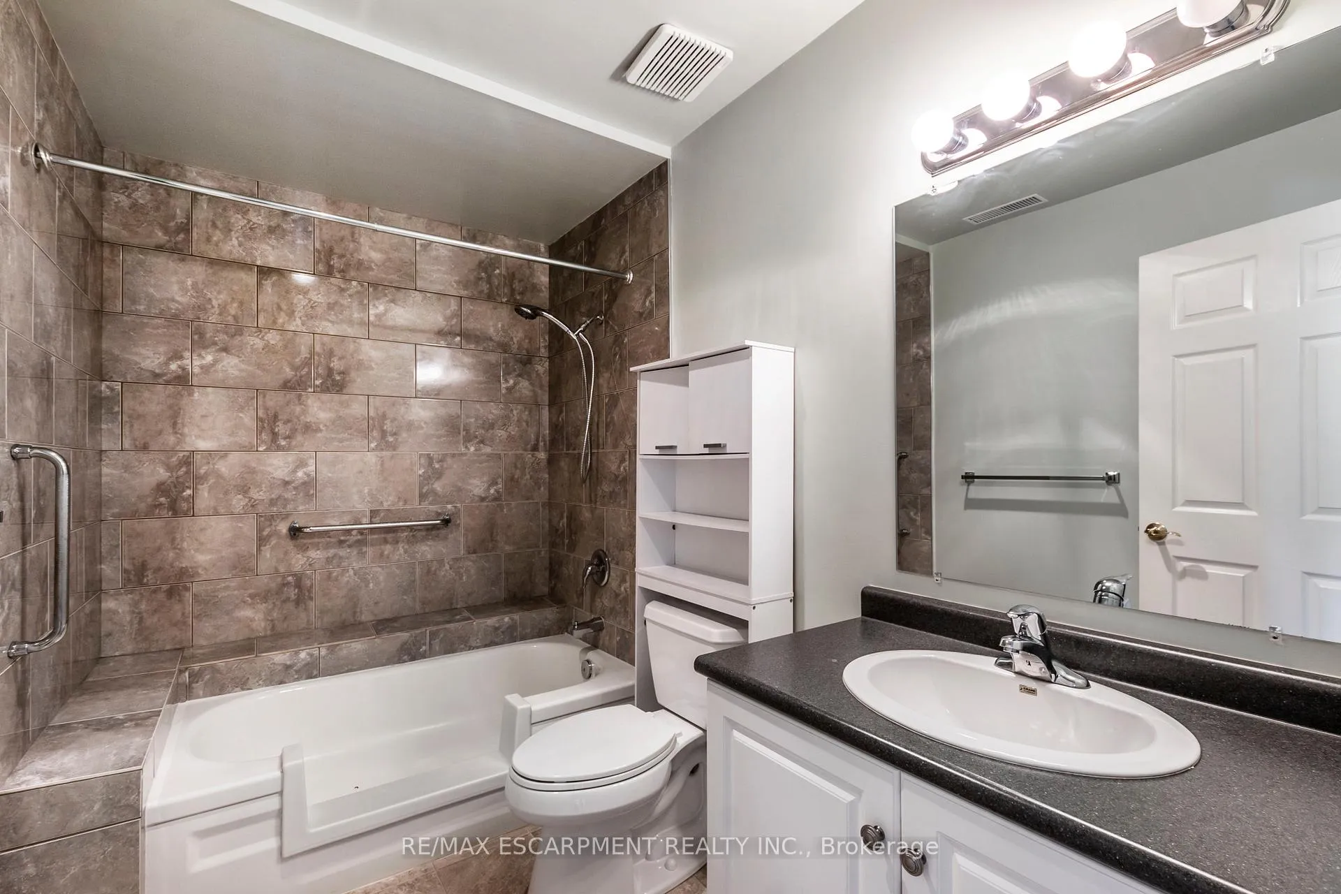 Photo 13 of 25 Szollosy Circle, Hamilton, Kennedy — HOMEH