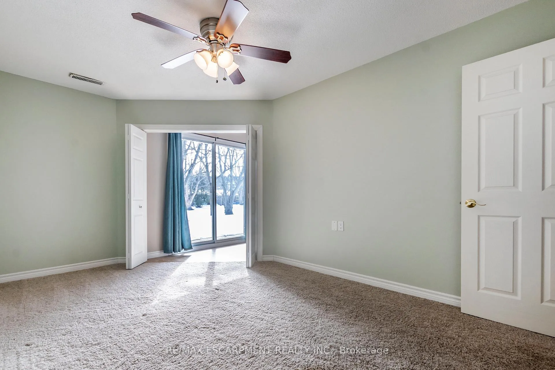 Photo 14 of 25 Szollosy Circle, Hamilton, Kennedy — HOMEH