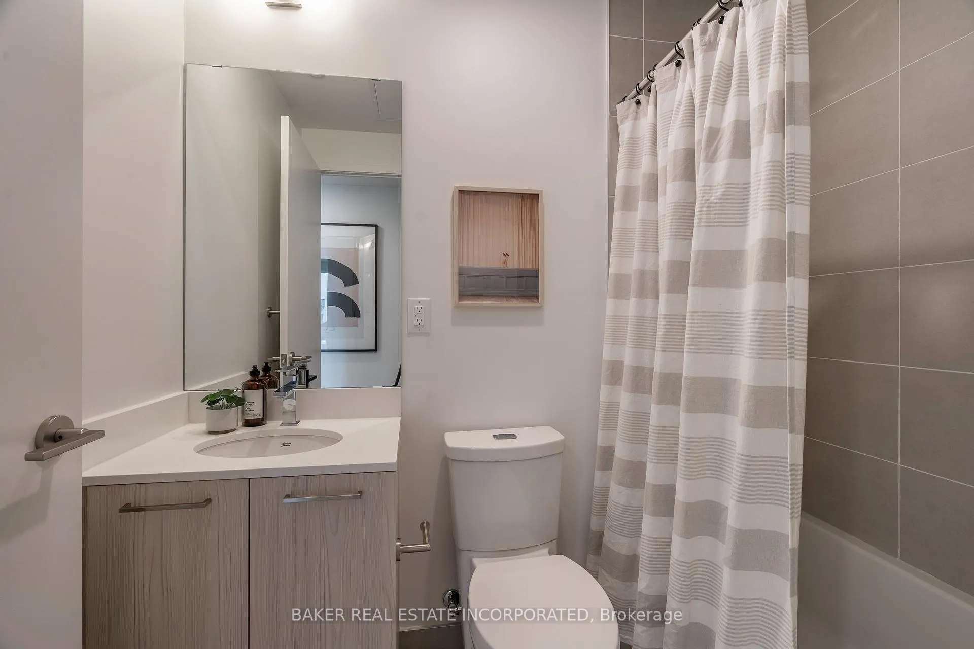Photo 7 of Unit 2905, 65 Mutual Street, Toronto, Church-Yonge Corridor — HOMEH
