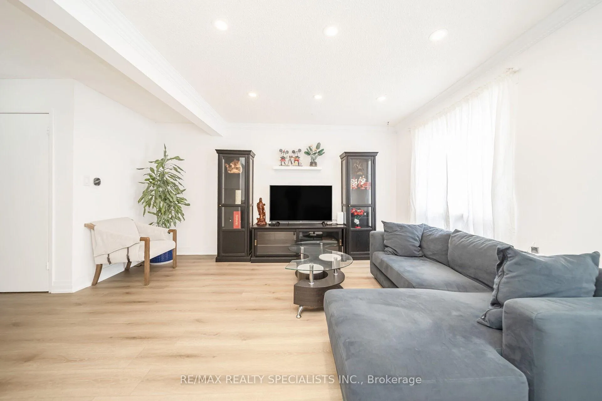 Photo 9 of 95 Carleton Place, Brampton, Bramalea West Industrial — HOMEH
