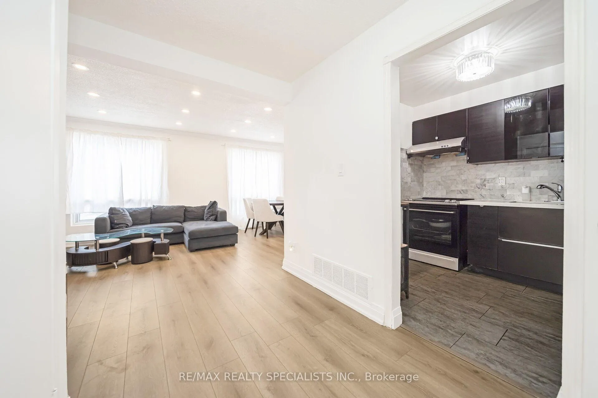 Photo 10 of 95 Carleton Place, Brampton, Bramalea West Industrial — HOMEH