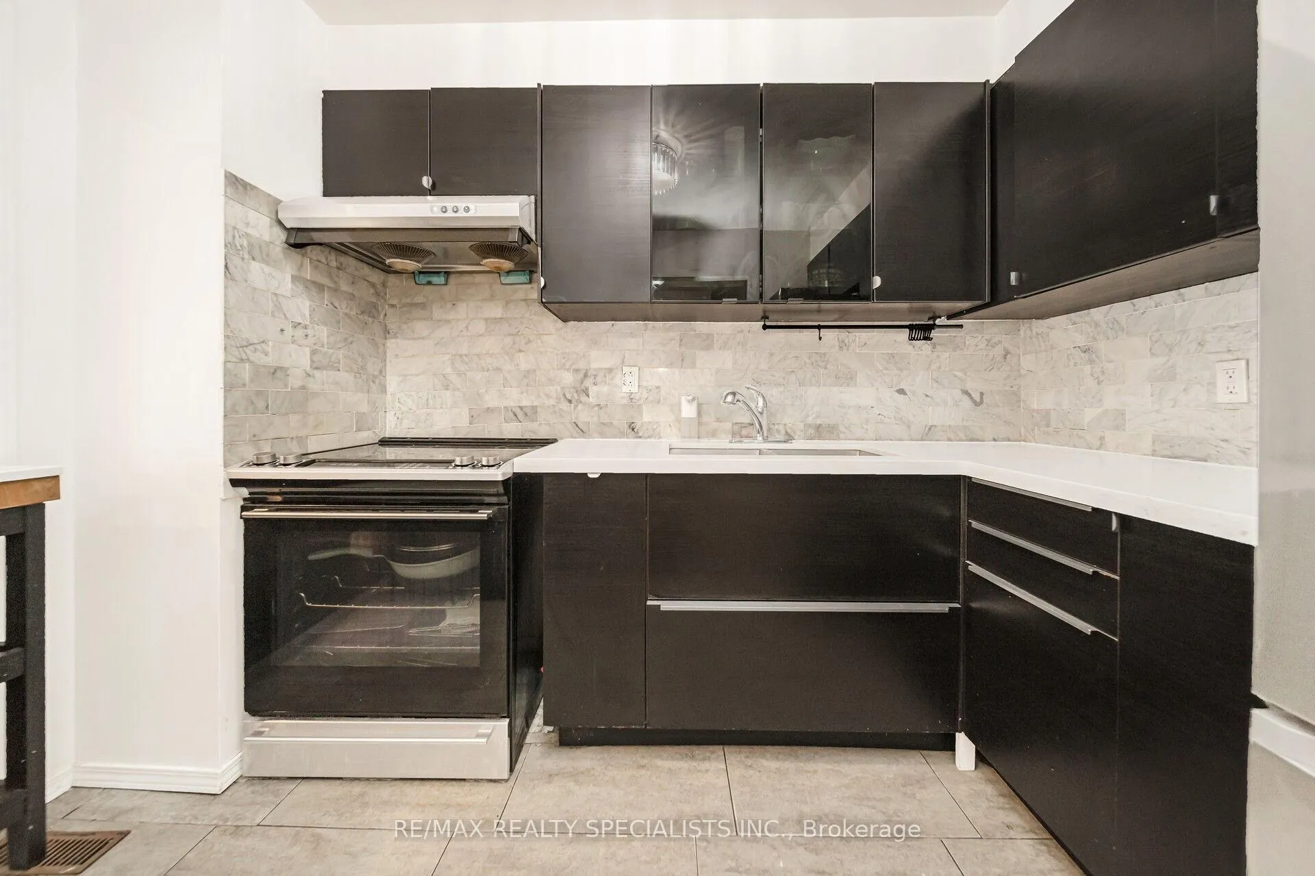 Photo 12 of 95 Carleton Place, Brampton, Bramalea West Industrial — HOMEH