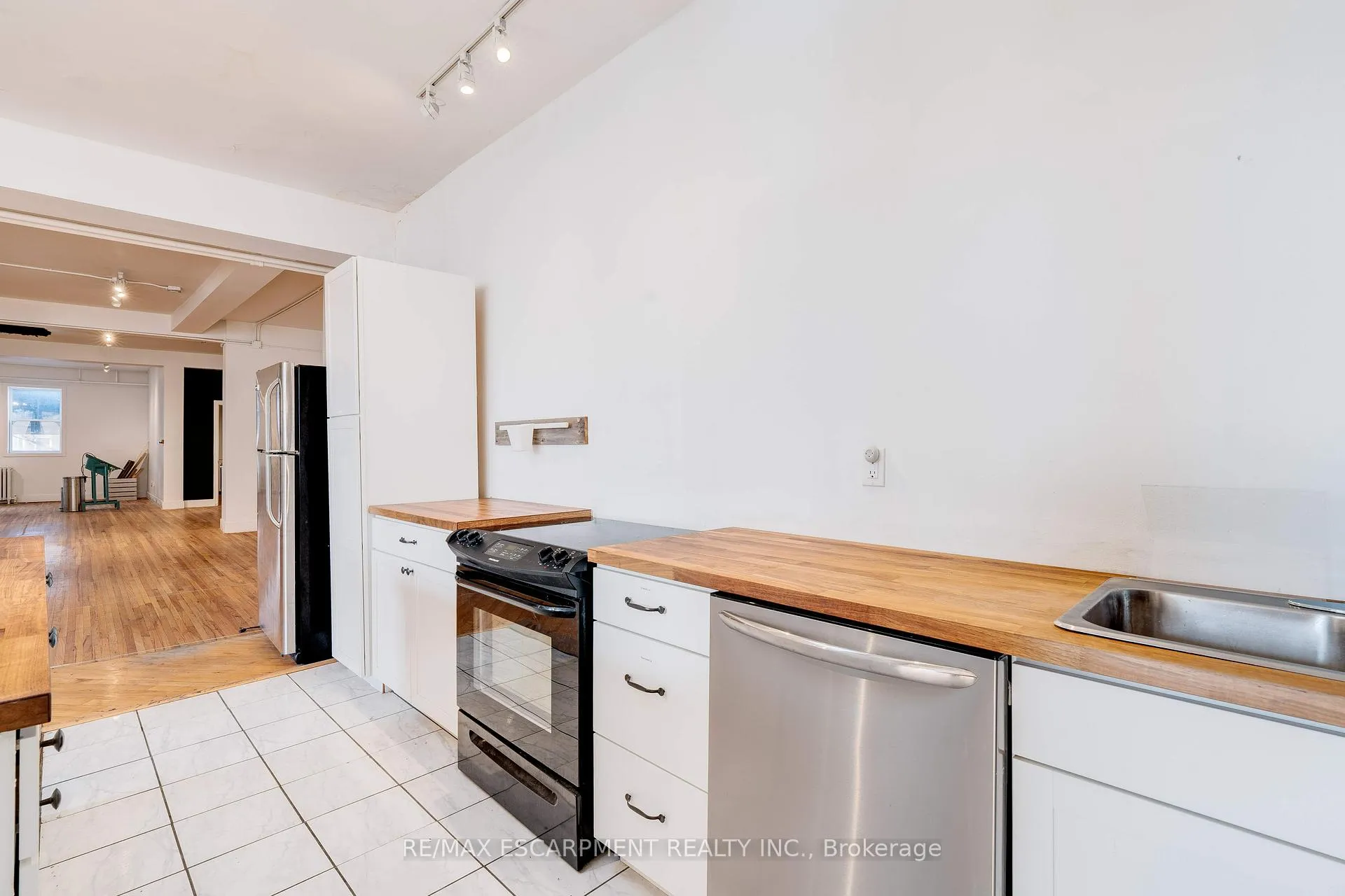 Photo 5 of Unit 2, 323-327 King Street E, Hamilton, Beasley — HOMEH
