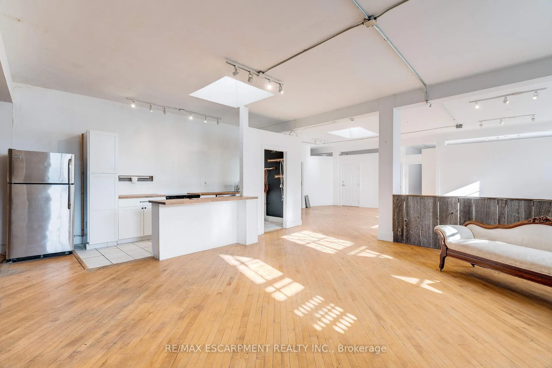 Photo 7 of Unit 2, 323-327 King Street E, Hamilton, Beasley — HOMEH