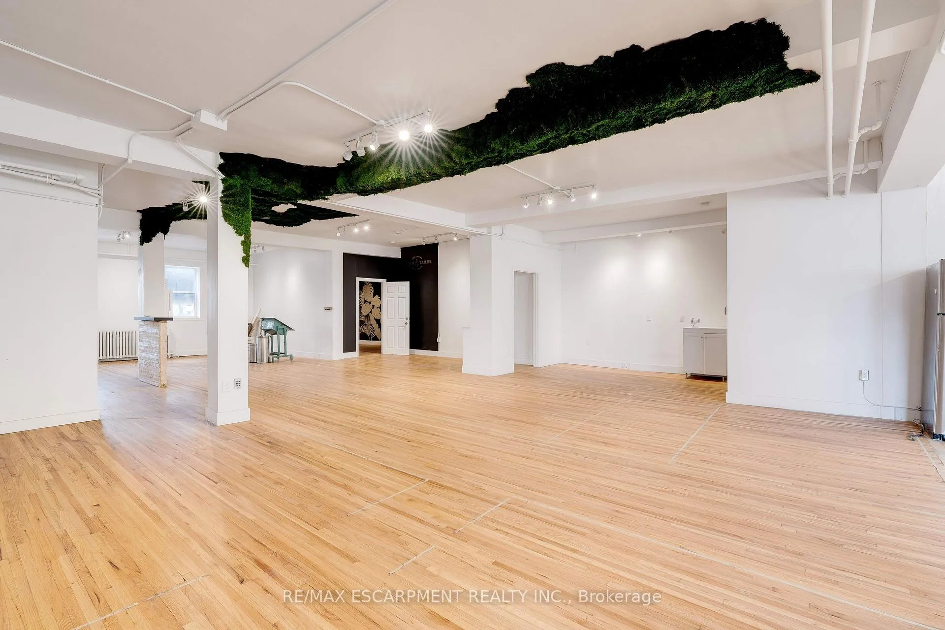 Photo 10 of Unit 2, 323-327 King Street E, Hamilton, Beasley — HOMEH