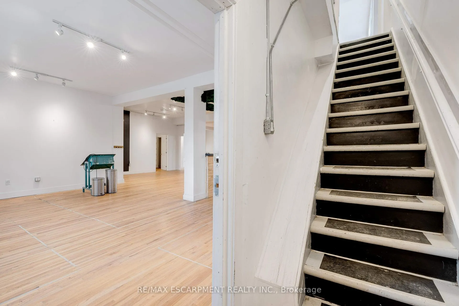 Photo 16 of Unit 2, 323-327 King Street E, Hamilton, Beasley — HOMEH