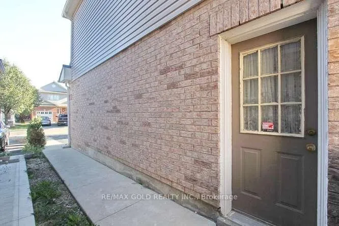 Photo 4 of 88 Ridgemore Crescent, Brampton, Fletcher's Meadow — HOMEH