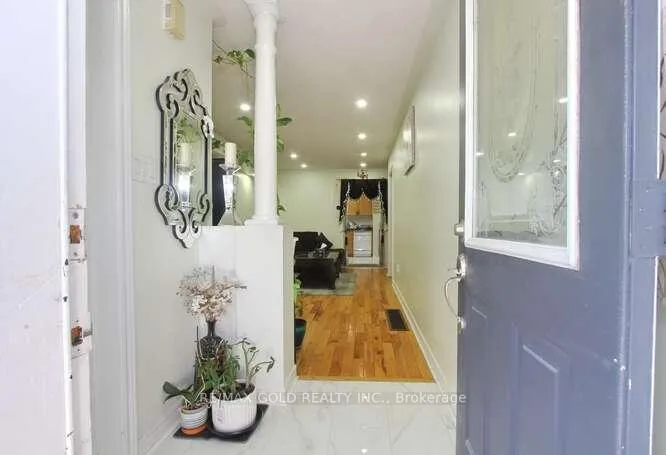 Photo 6 of 88 Ridgemore Crescent, Brampton, Fletcher's Meadow — HOMEH