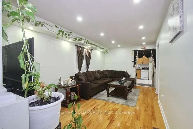 Photo 10 of 88 Ridgemore Crescent, Brampton, Fletcher's Meadow — HOMEH