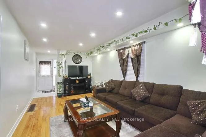 Photo 12 of 88 Ridgemore Crescent, Brampton, Fletcher's Meadow — HOMEH