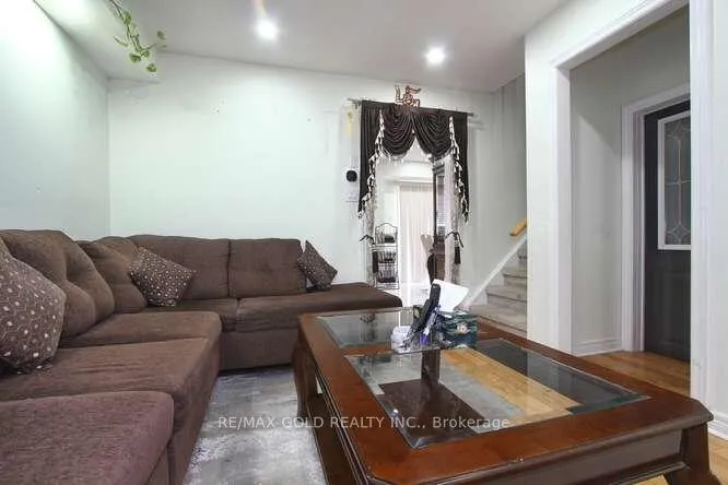 Photo 13 of 88 Ridgemore Crescent, Brampton, Fletcher's Meadow — HOMEH