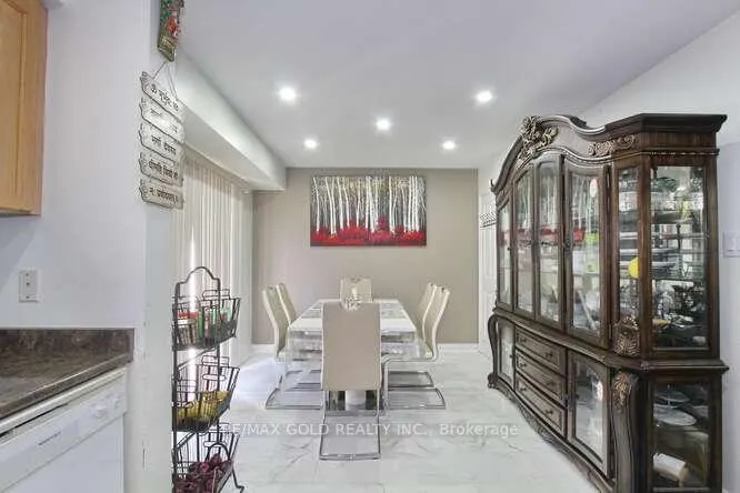 Photo 17 of 88 Ridgemore Crescent, Brampton, Fletcher's Meadow — HOMEH