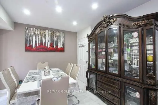 Photo 18 of 88 Ridgemore Crescent, Brampton, Fletcher's Meadow — HOMEH