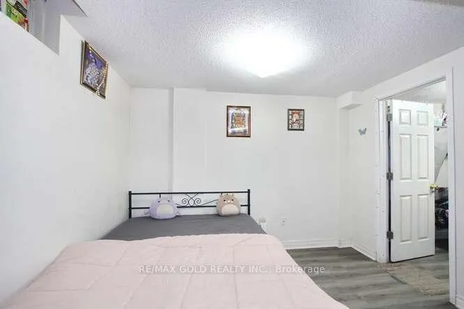 Photo 35 of 88 Ridgemore Crescent, Brampton, Fletcher's Meadow — HOMEH