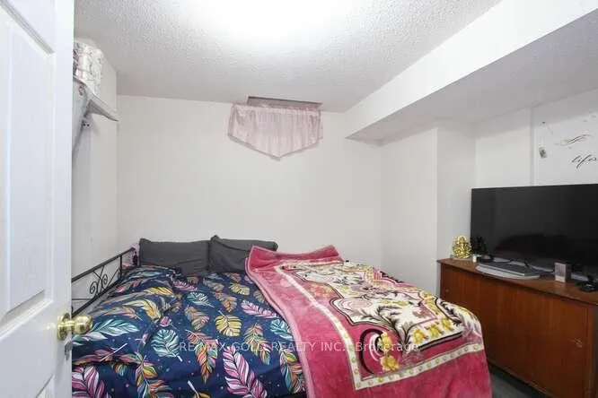 Photo 36 of 88 Ridgemore Crescent, Brampton, Fletcher's Meadow — HOMEH