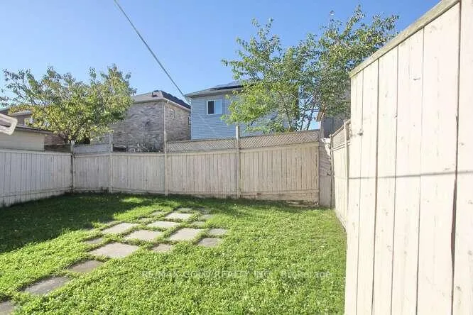 Photo 41 of 88 Ridgemore Crescent, Brampton, Fletcher's Meadow — HOMEH