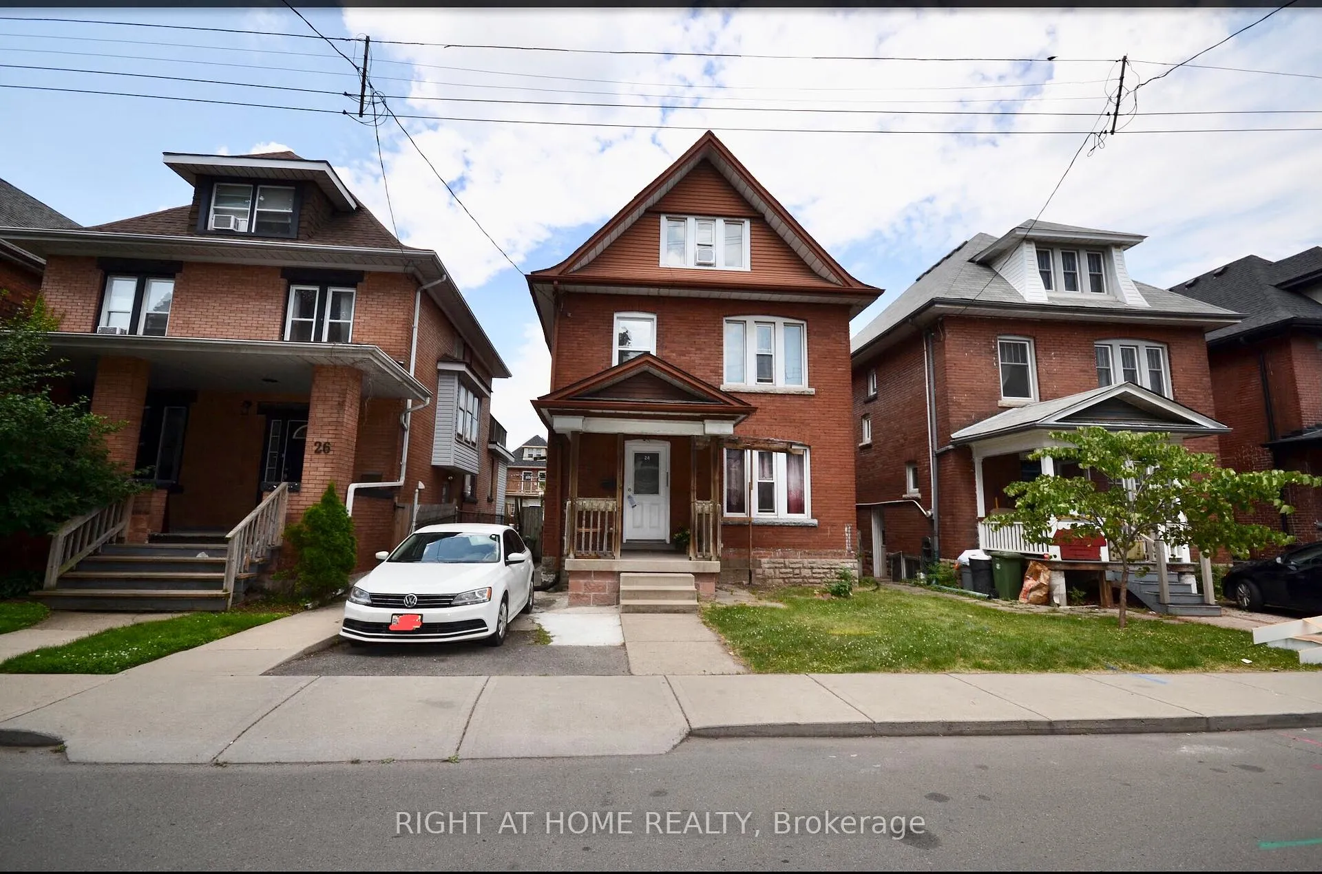 Front of 24 Spadina Avenue W