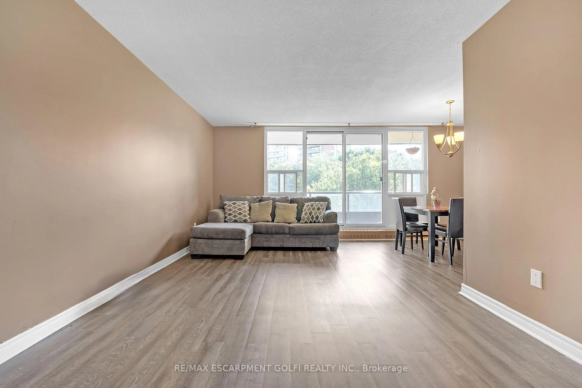 Photo 7 of Unit 402, 1966 Main Street W, Hamilton, Ainslie Wood — HOMEH