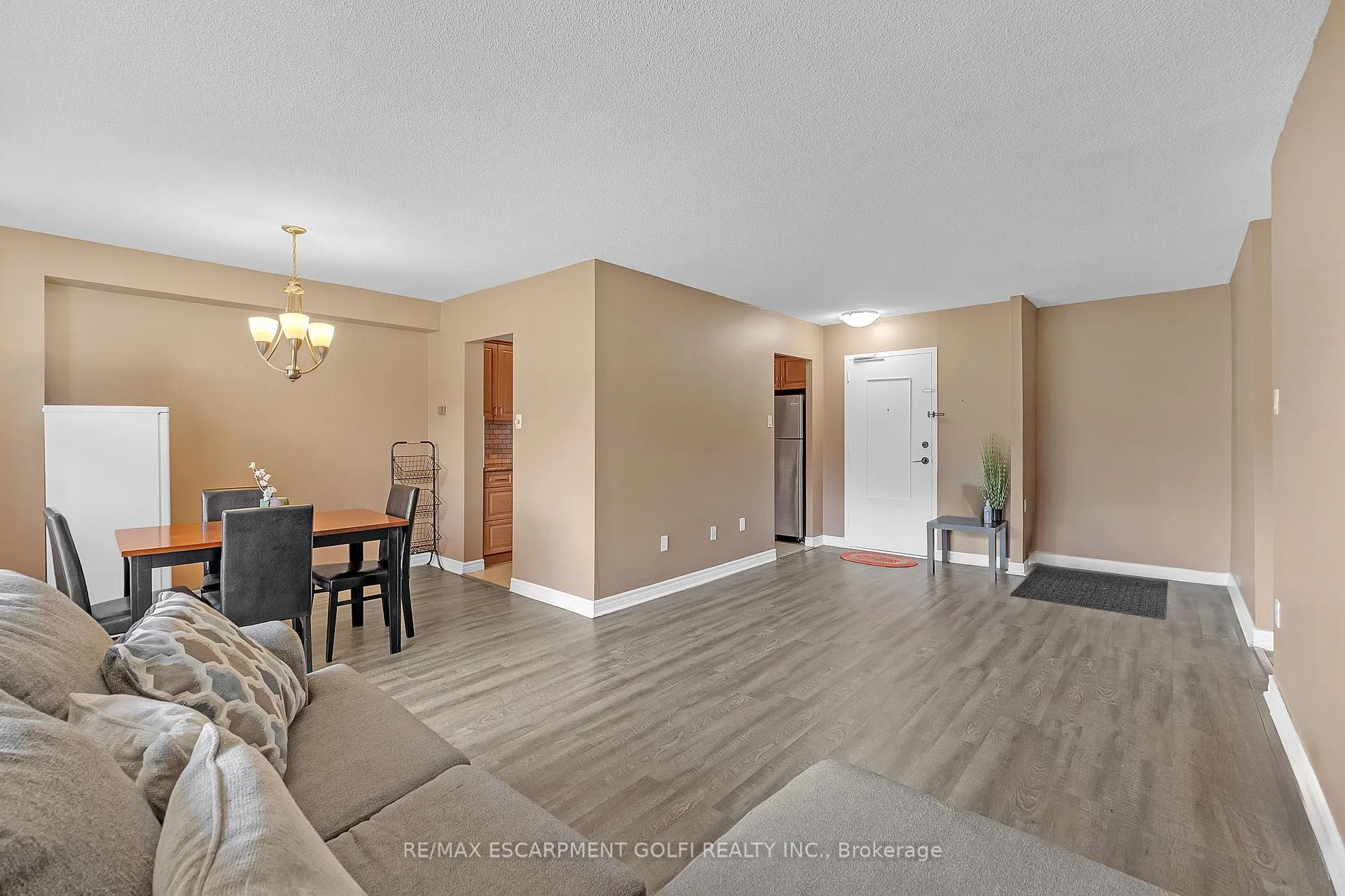 Photo 9 of Unit 402, 1966 Main Street W, Hamilton, Ainslie Wood — HOMEH