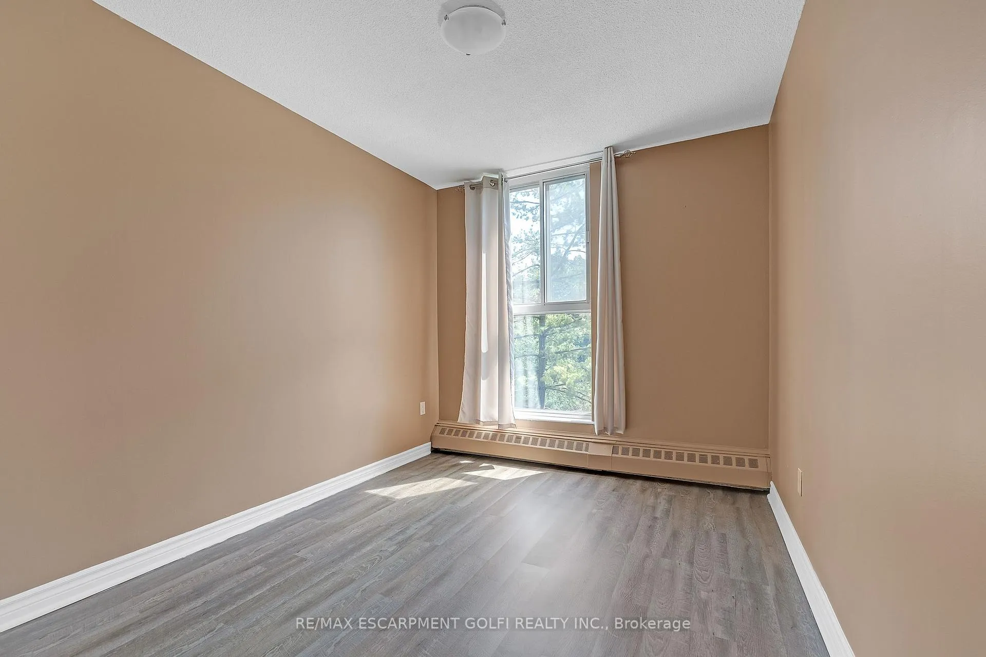 Photo 24 of Unit 402, 1966 Main Street W, Hamilton, Ainslie Wood — HOMEH
