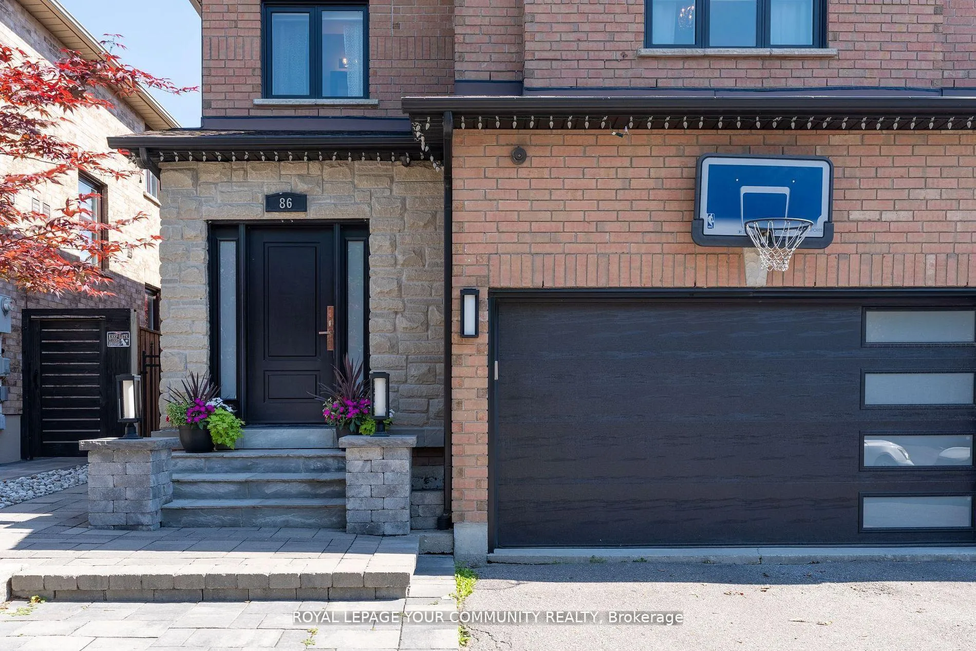 Photo 2 of 86 Corkwood Crescent, Vaughan, Maple — HOMEH