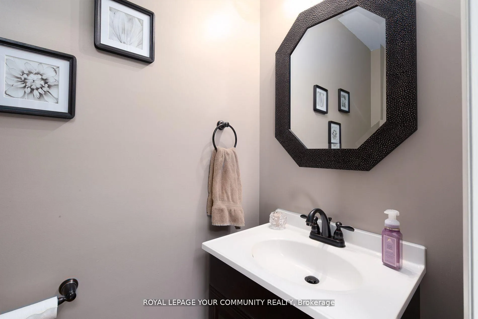 Photo 7 of 86 Corkwood Crescent, Vaughan, Maple — HOMEH
