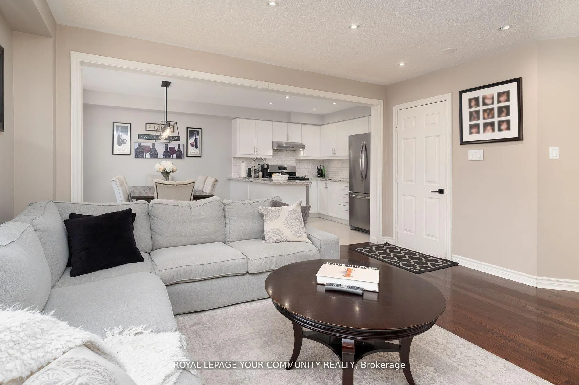 Photo 8 of 86 Corkwood Crescent, Vaughan, Maple — HOMEH