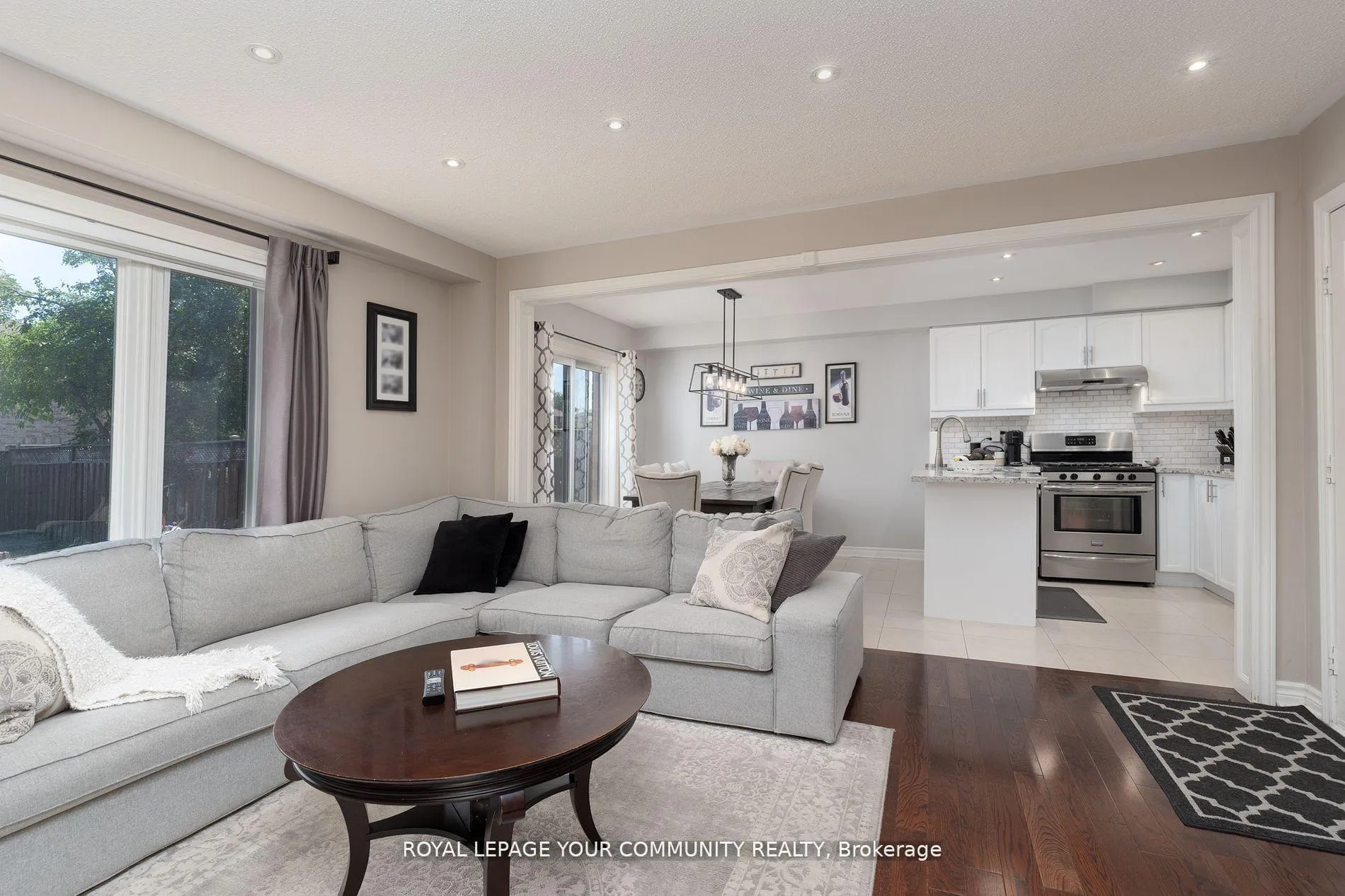 Photo 9 of 86 Corkwood Crescent, Vaughan, Maple — HOMEH