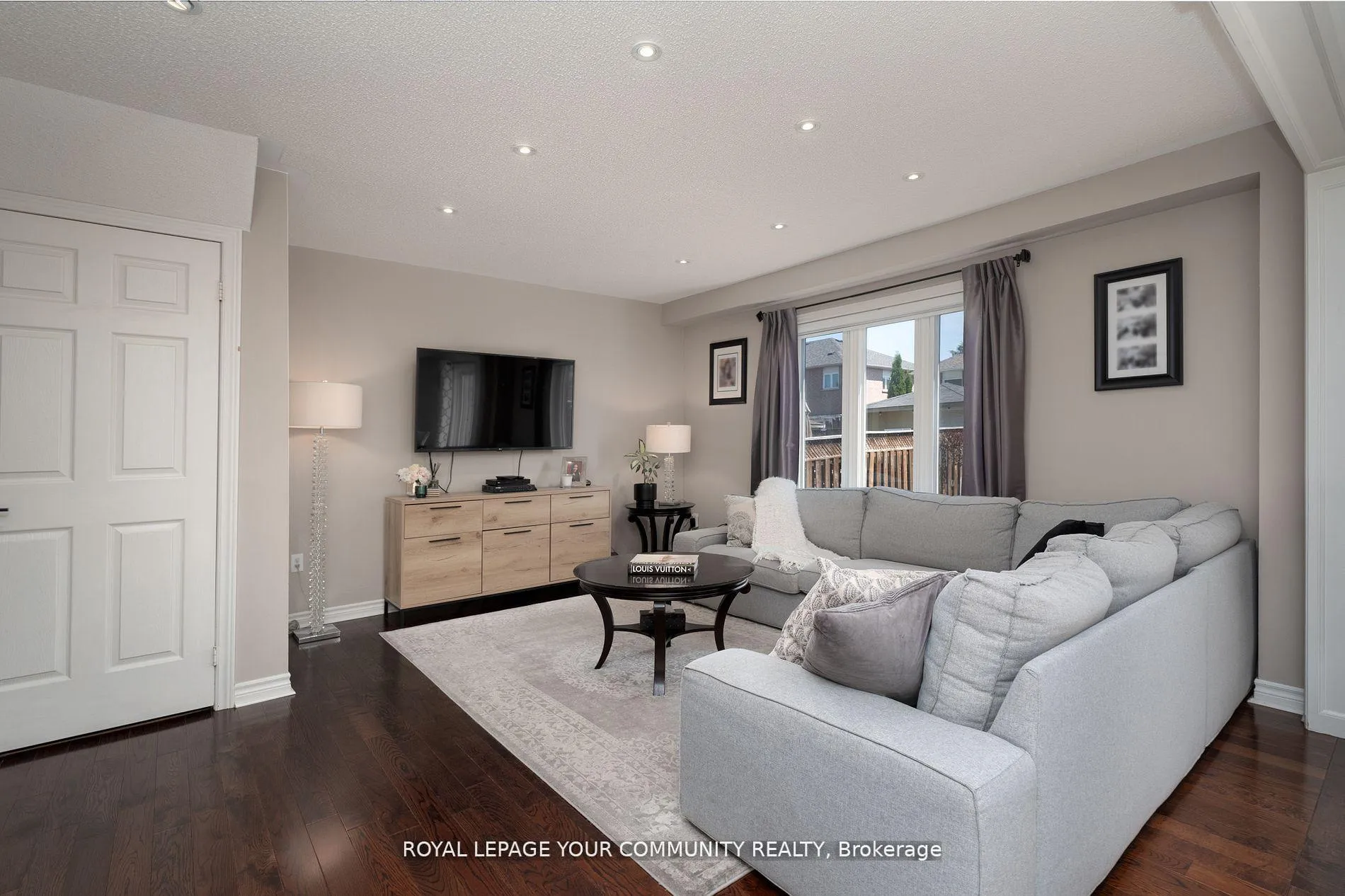 Photo 11 of 86 Corkwood Crescent, Vaughan, Maple — HOMEH