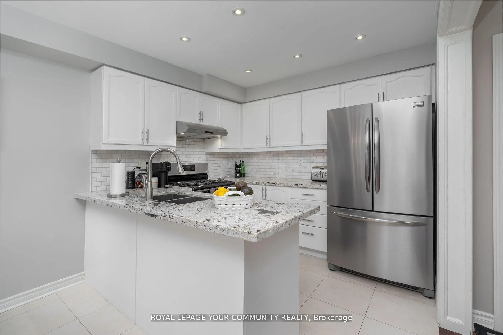 Photo 12 of 86 Corkwood Crescent, Vaughan, Maple — HOMEH