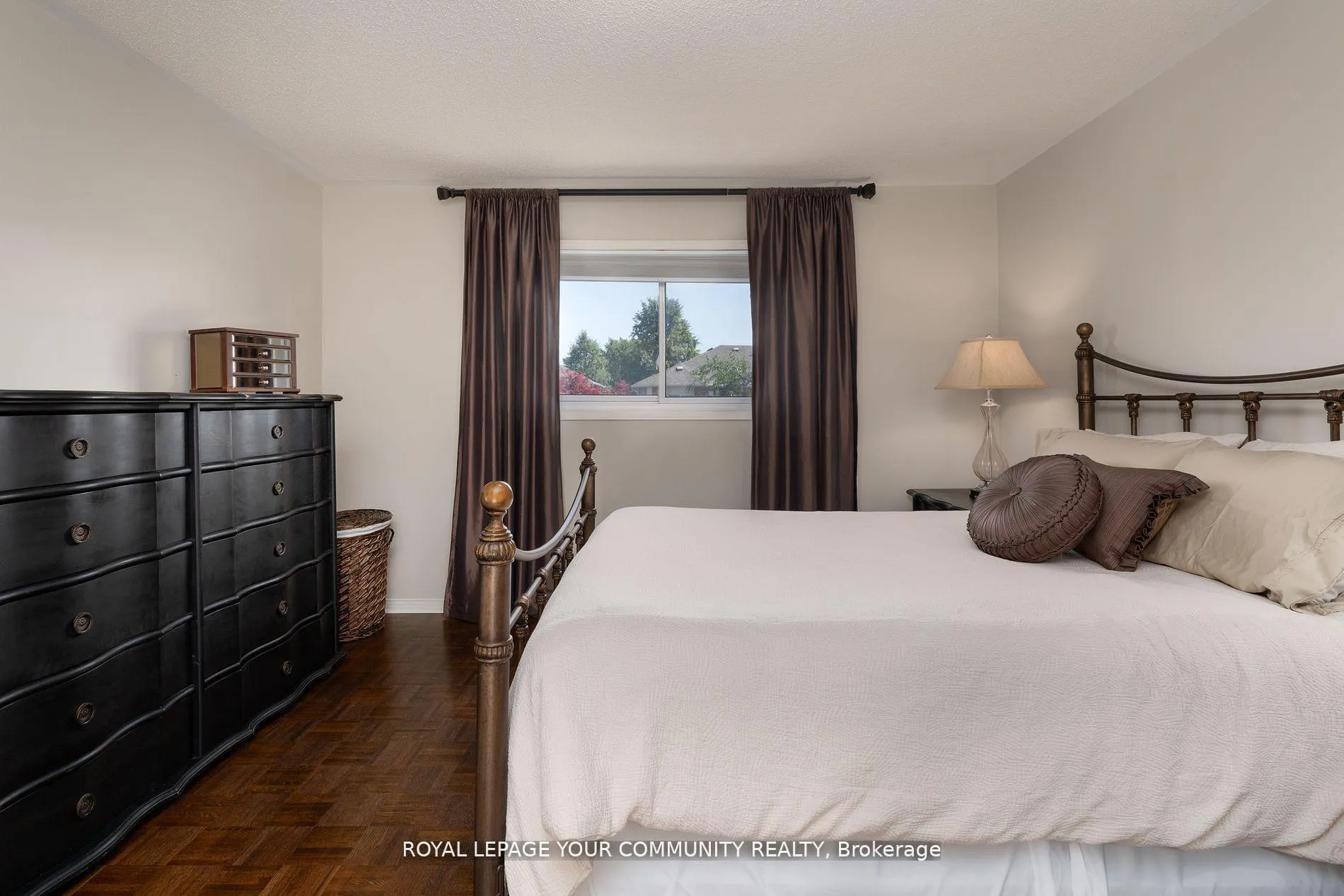Photo 22 of 86 Corkwood Crescent, Vaughan, Maple — HOMEH