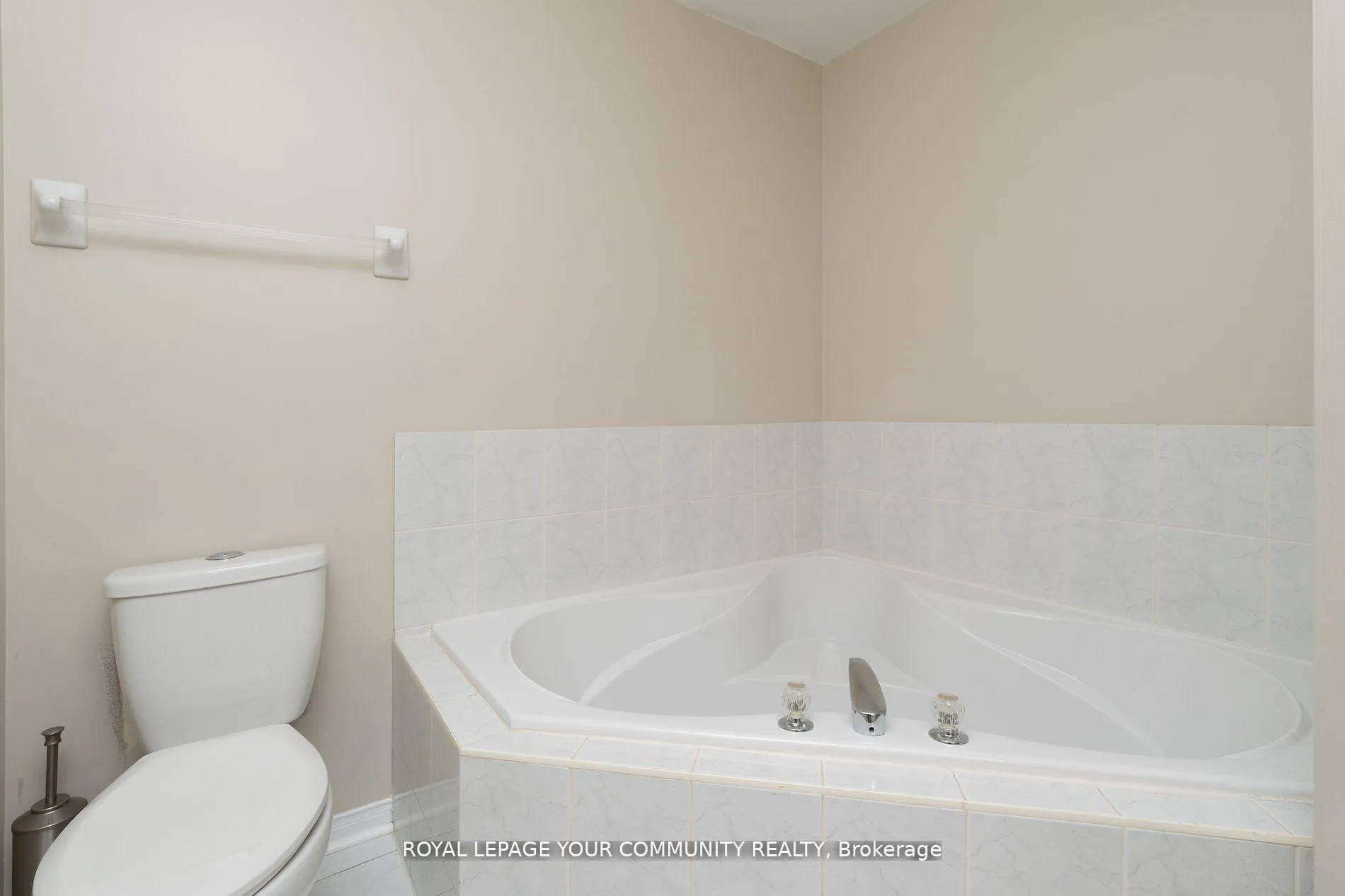 Photo 25 of 86 Corkwood Crescent, Vaughan, Maple — HOMEH